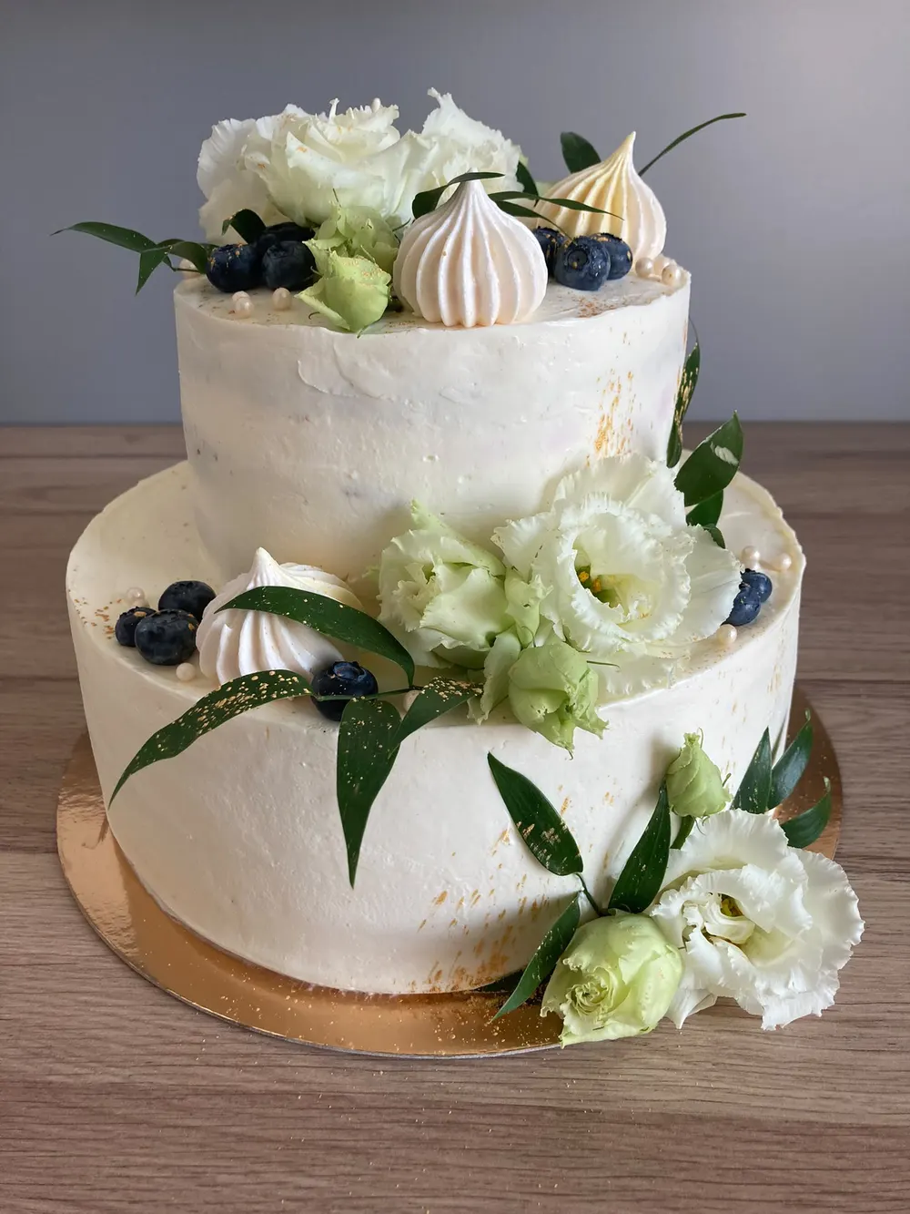 A wedding cake by JuliCake