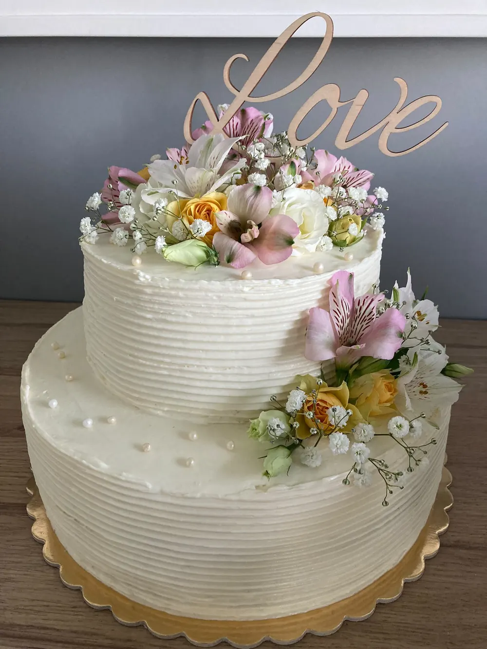 A wedding cake by JuliCake