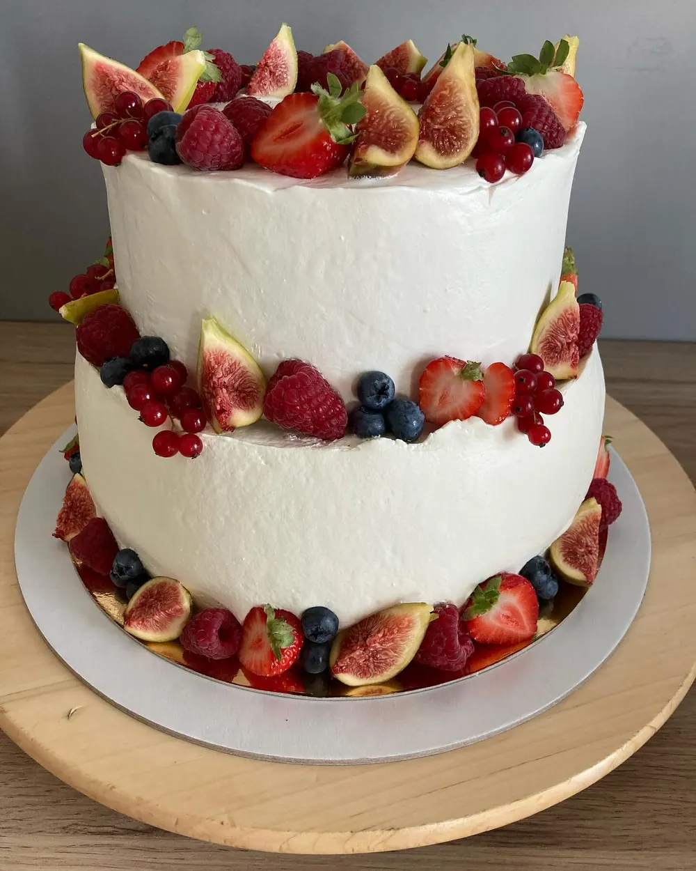 A wedding cake by JuliCake
