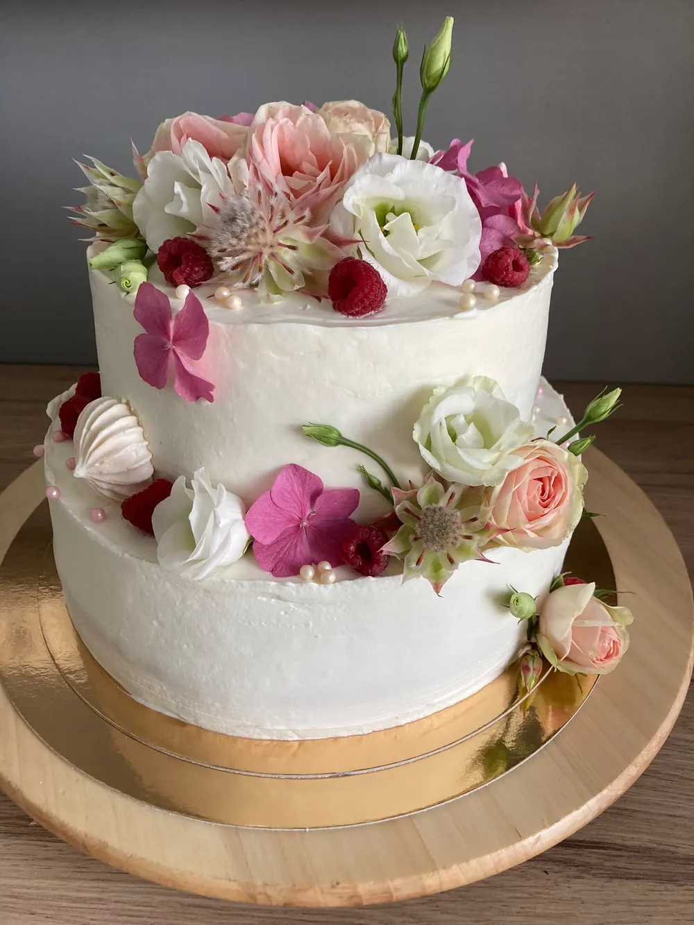 A wedding cake by JuliCake