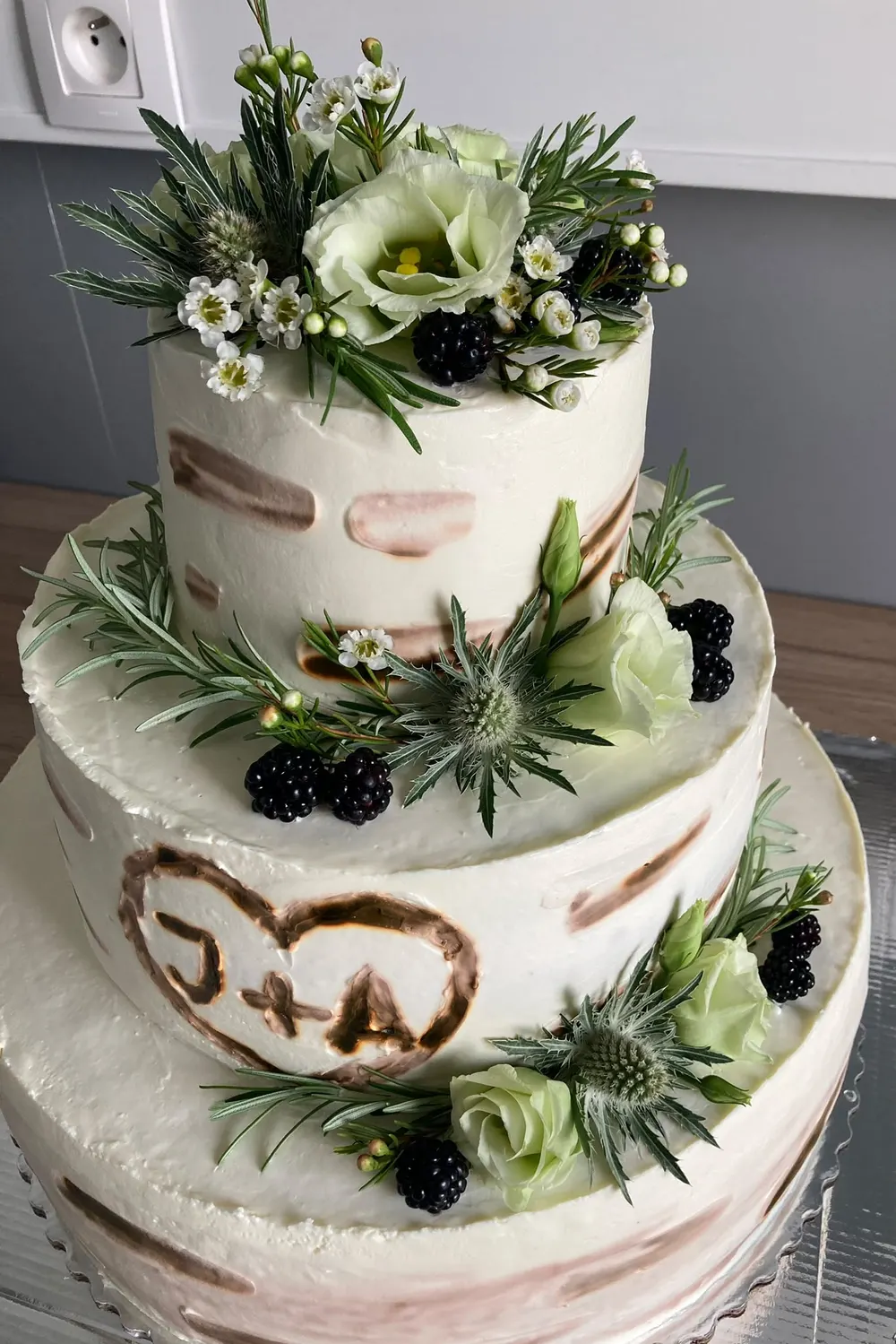 A wedding cake by JuliCake