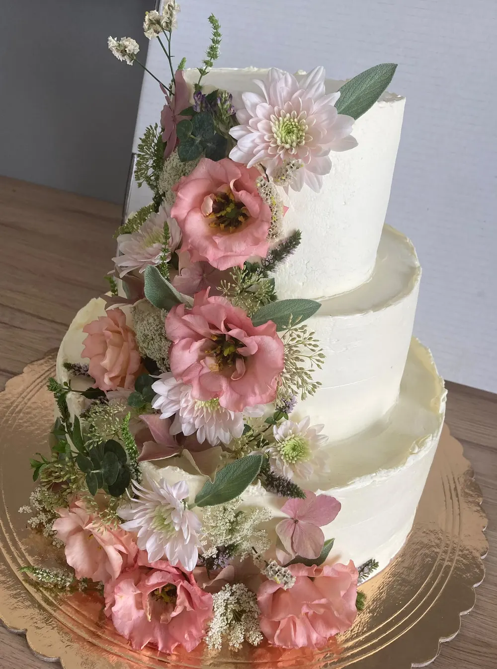 A wedding cake by JuliCake