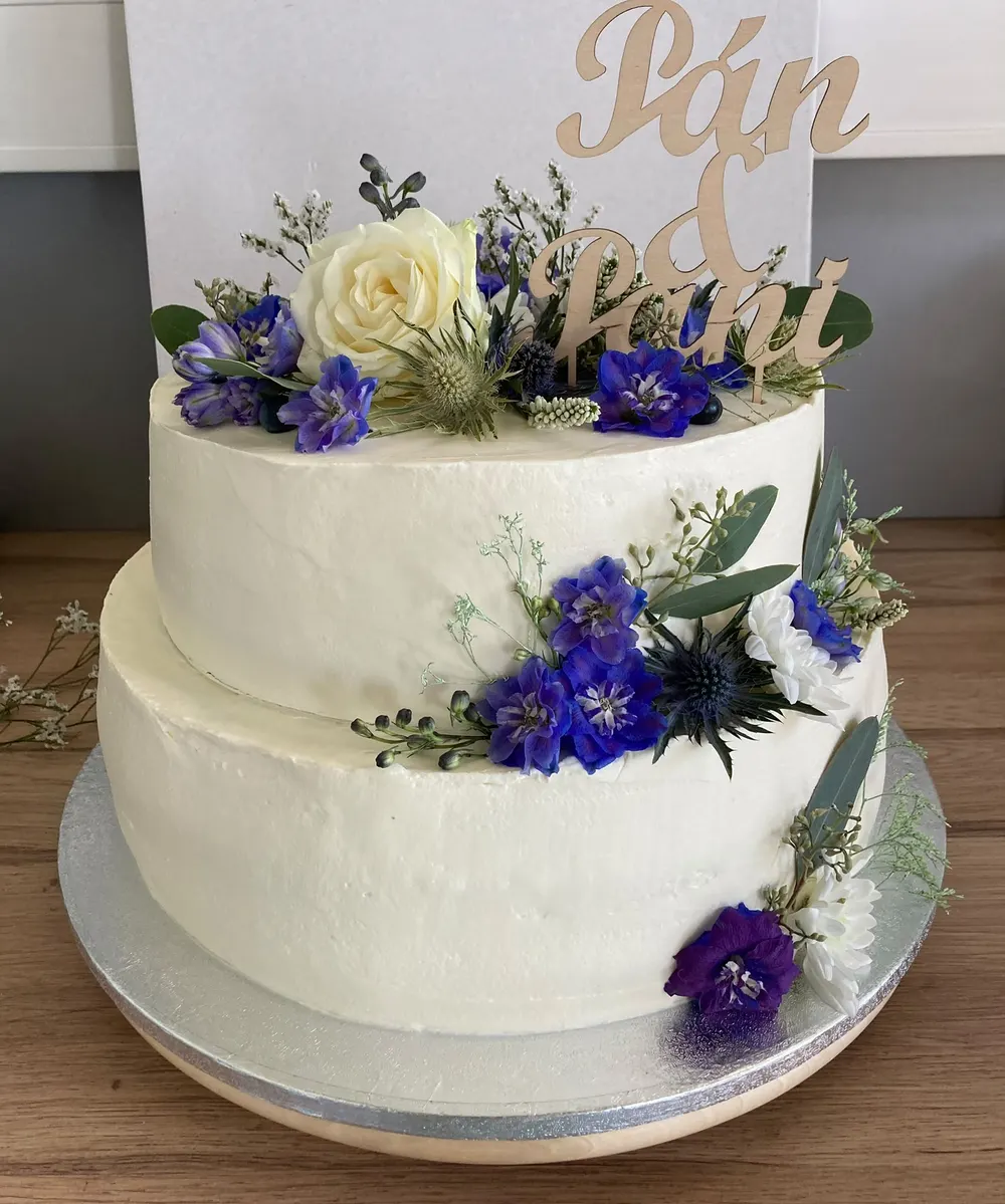A wedding cake by JuliCake