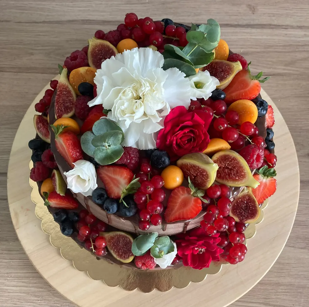 A wedding cake by JuliCake