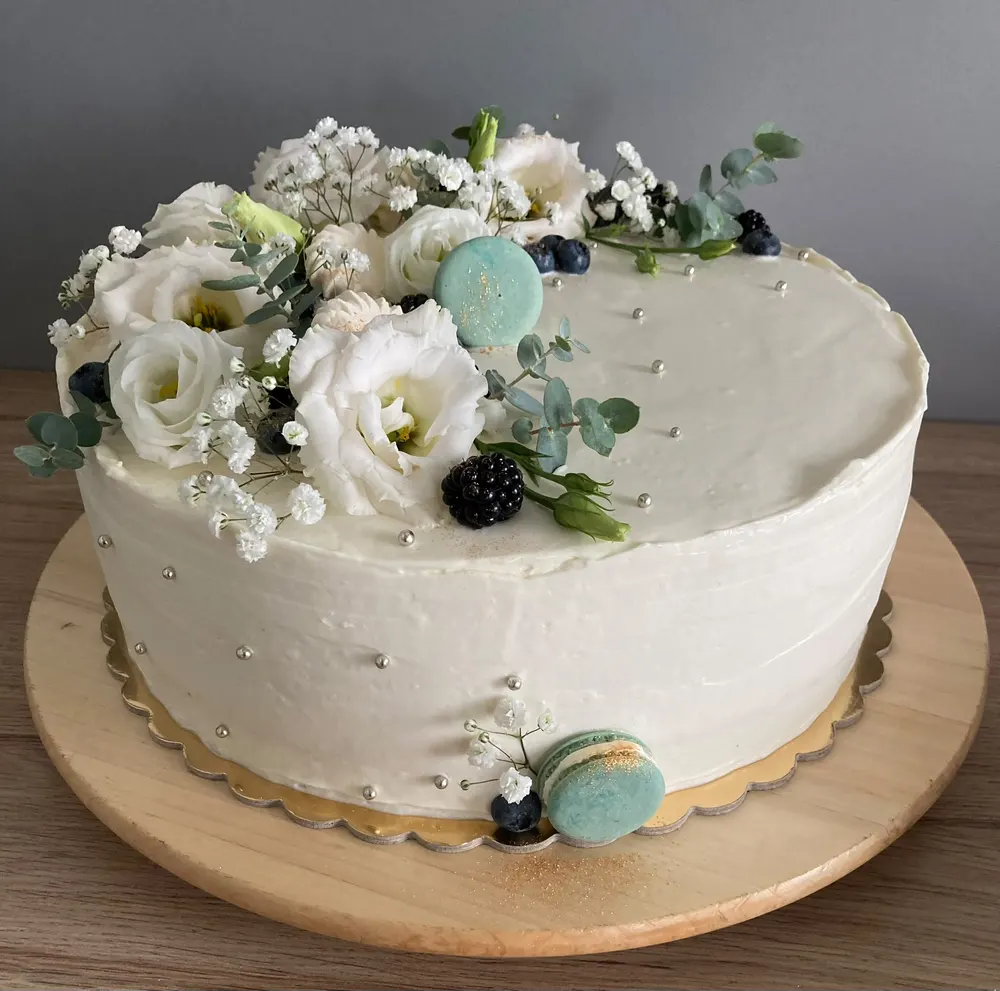 A wedding cake by JuliCake