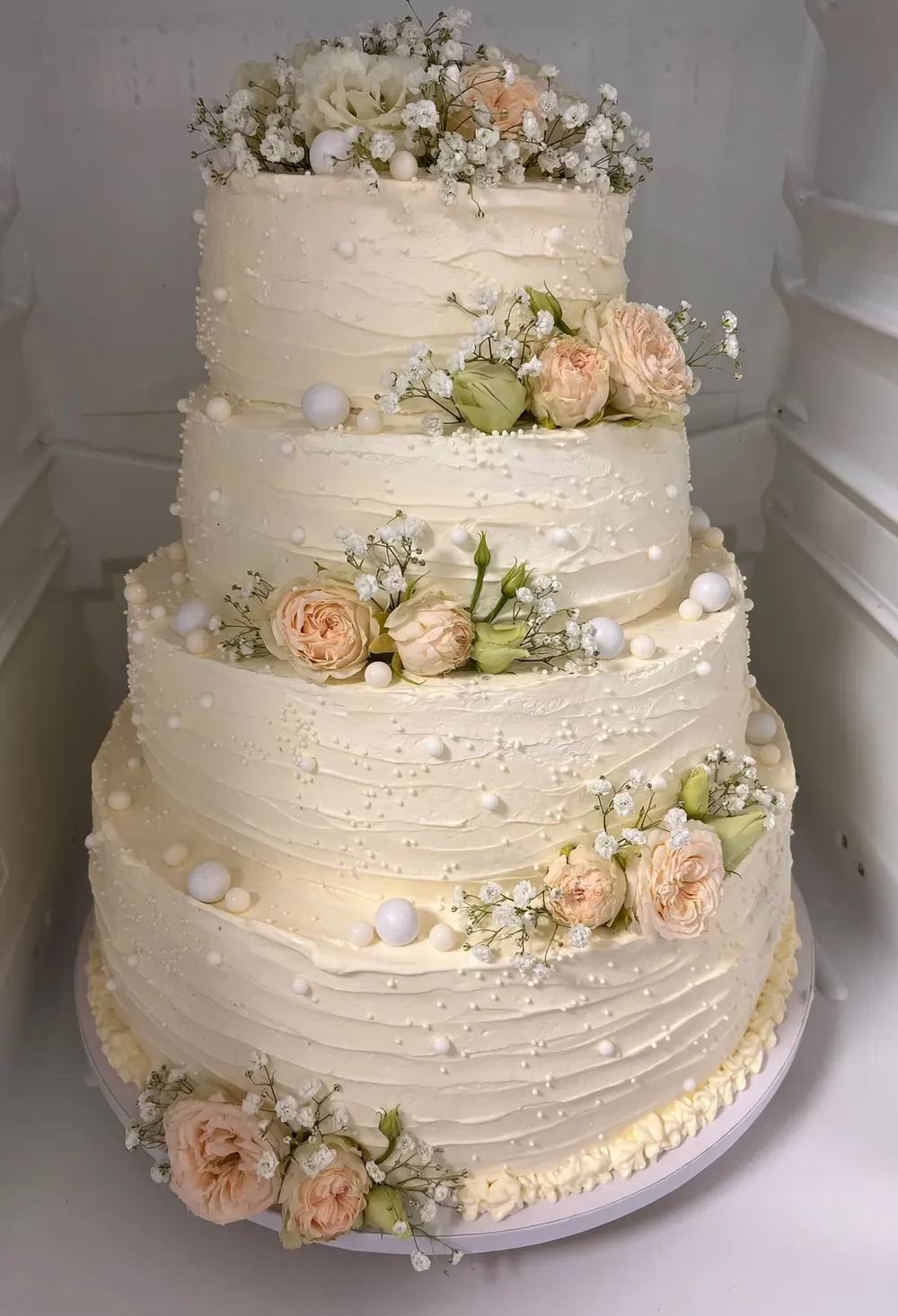 A wedding cake by JuliCake