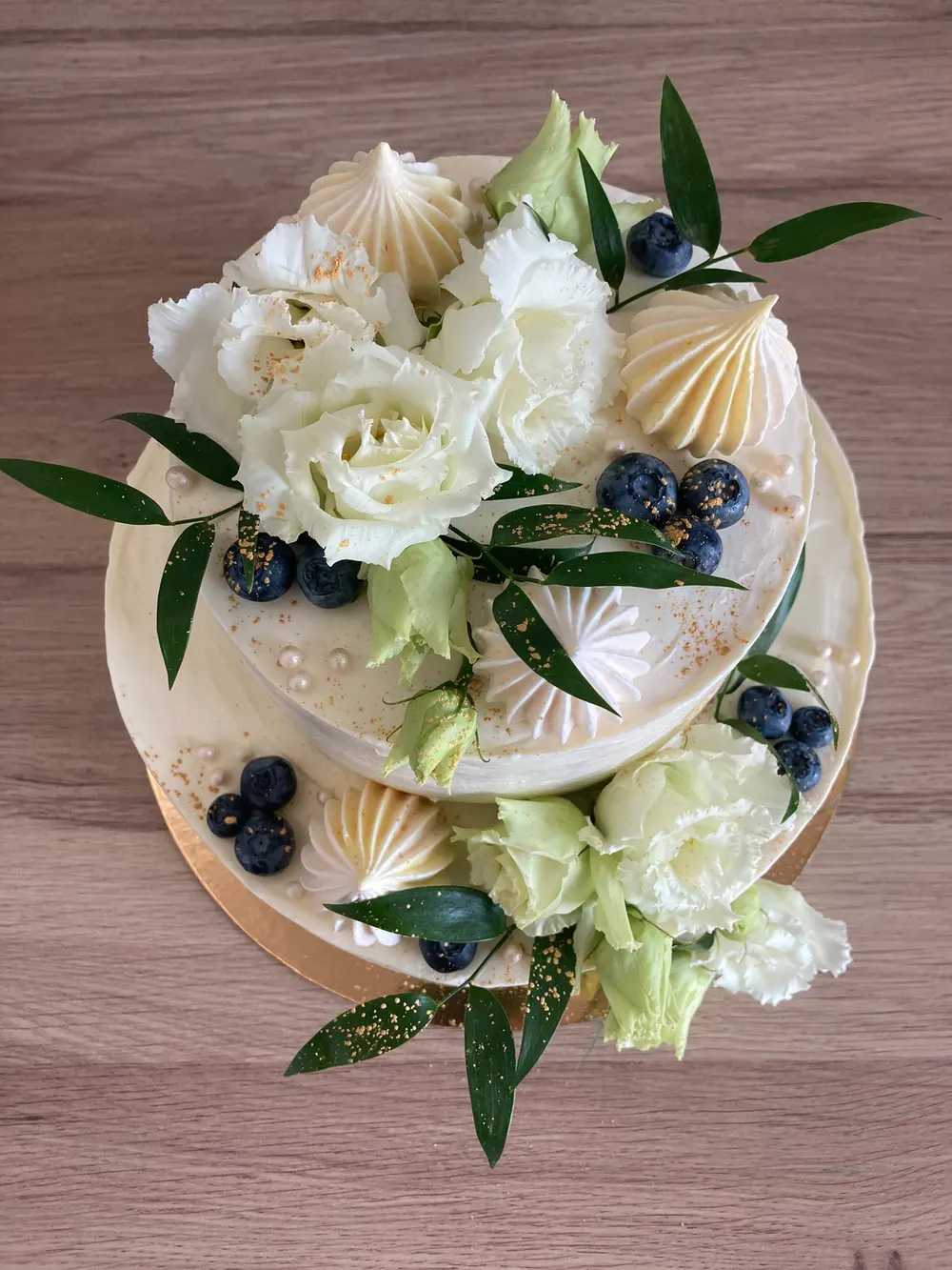 A wedding cake by JuliCake
