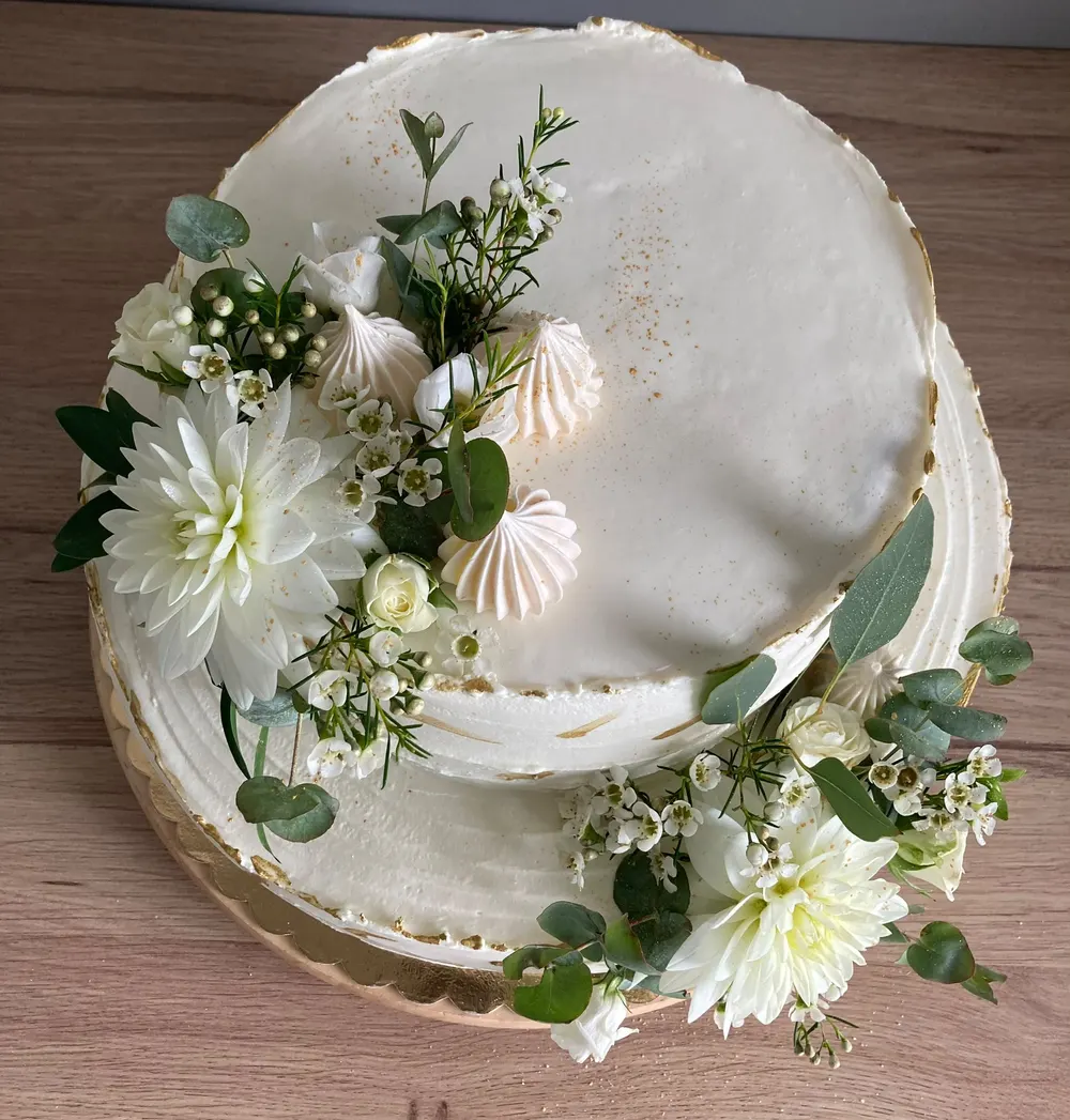 A wedding cake by JuliCake
