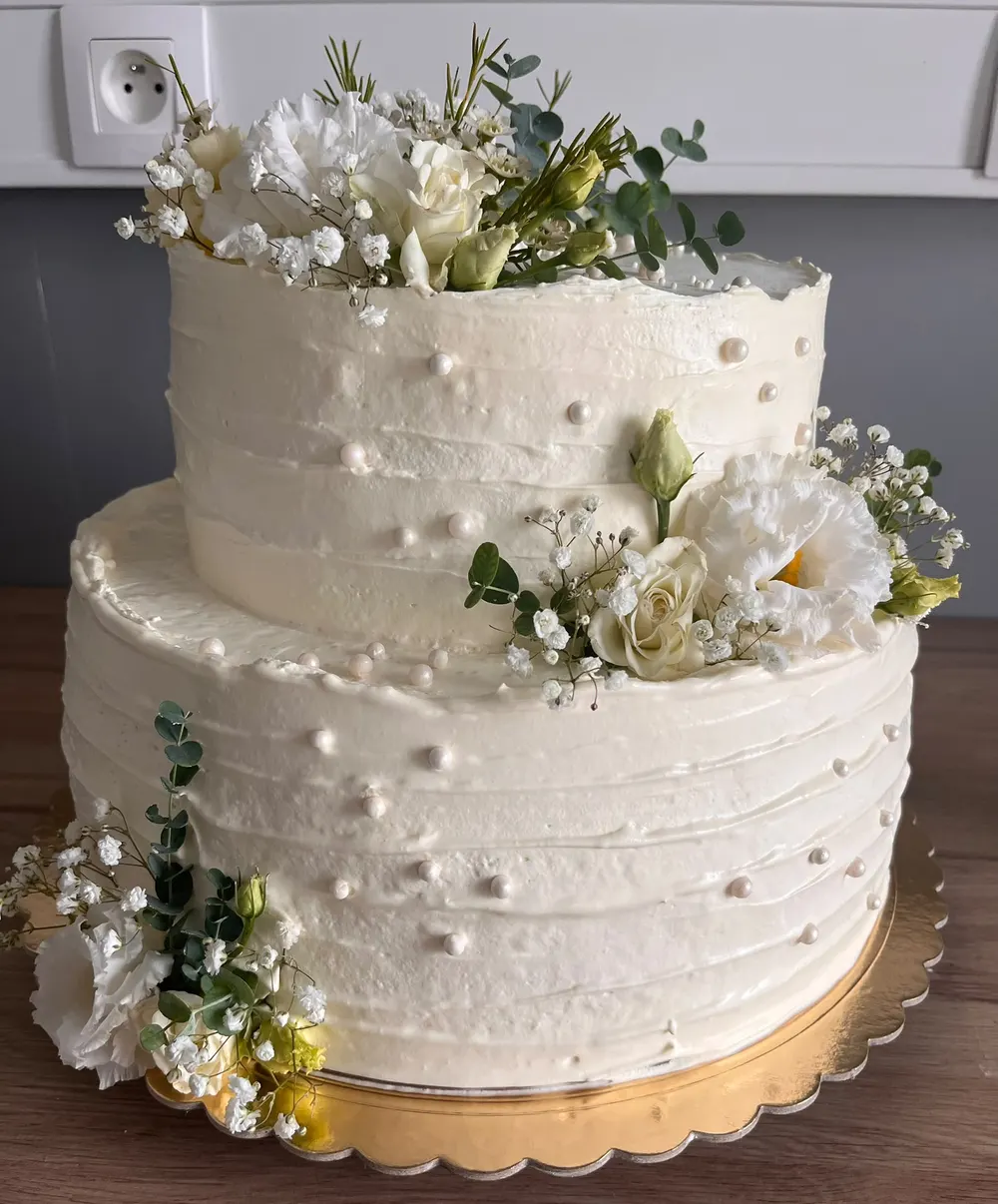 A wedding cake by JuliCake