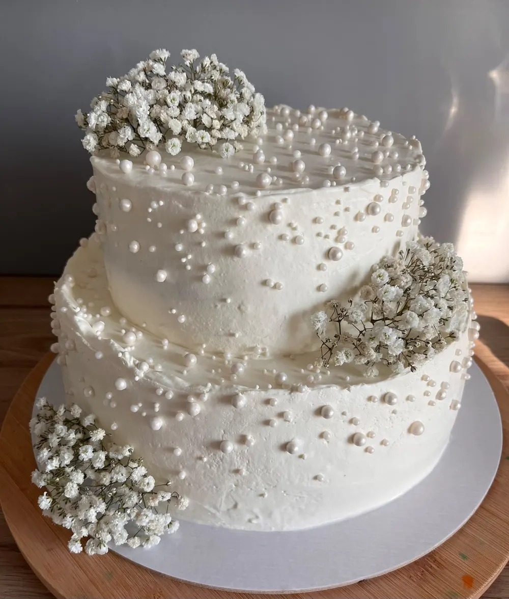 A wedding cake by JuliCake