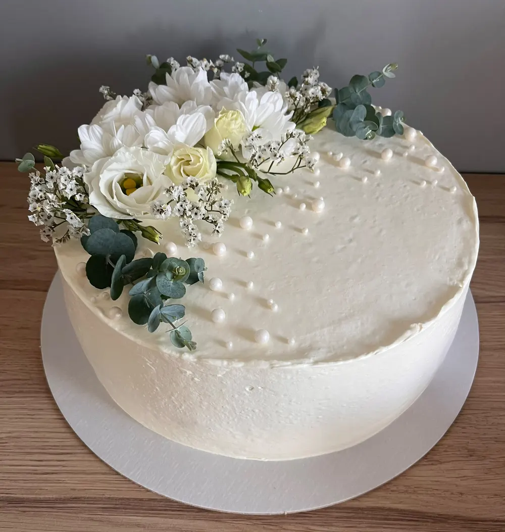 A wedding cake by JuliCake