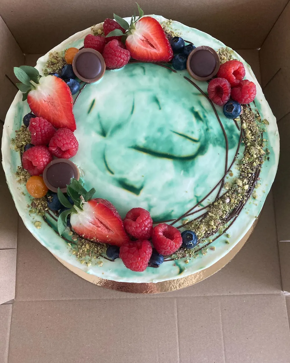 A cake made to order by JuliCake