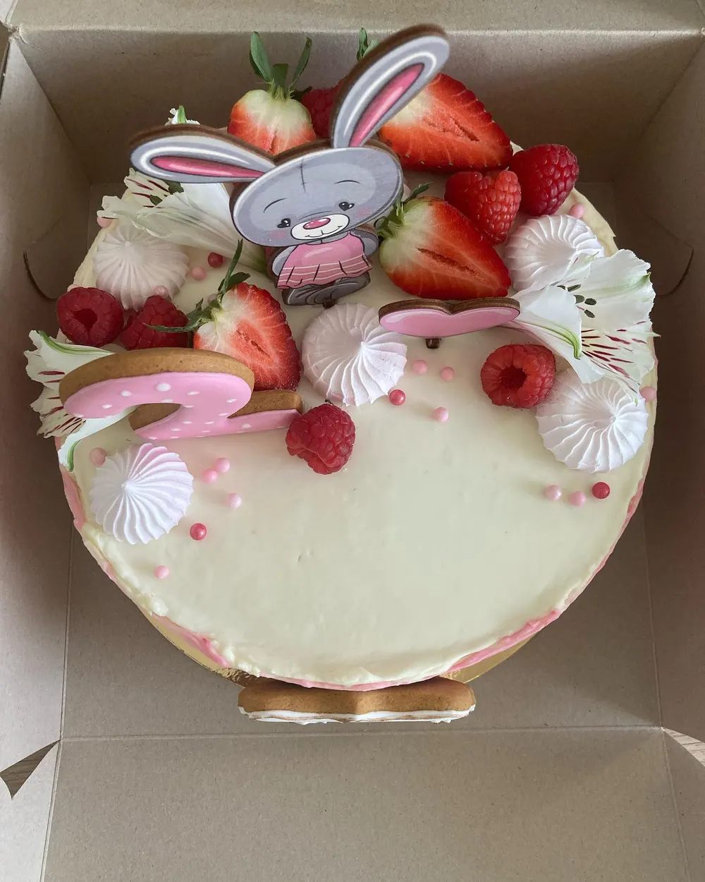 A cake made to order by JuliCake