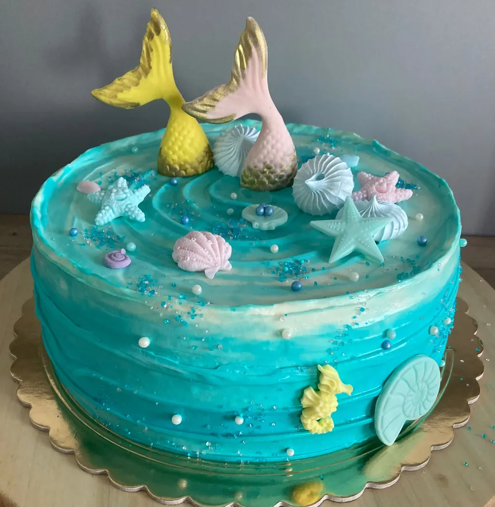 A cake made to order by JuliCake