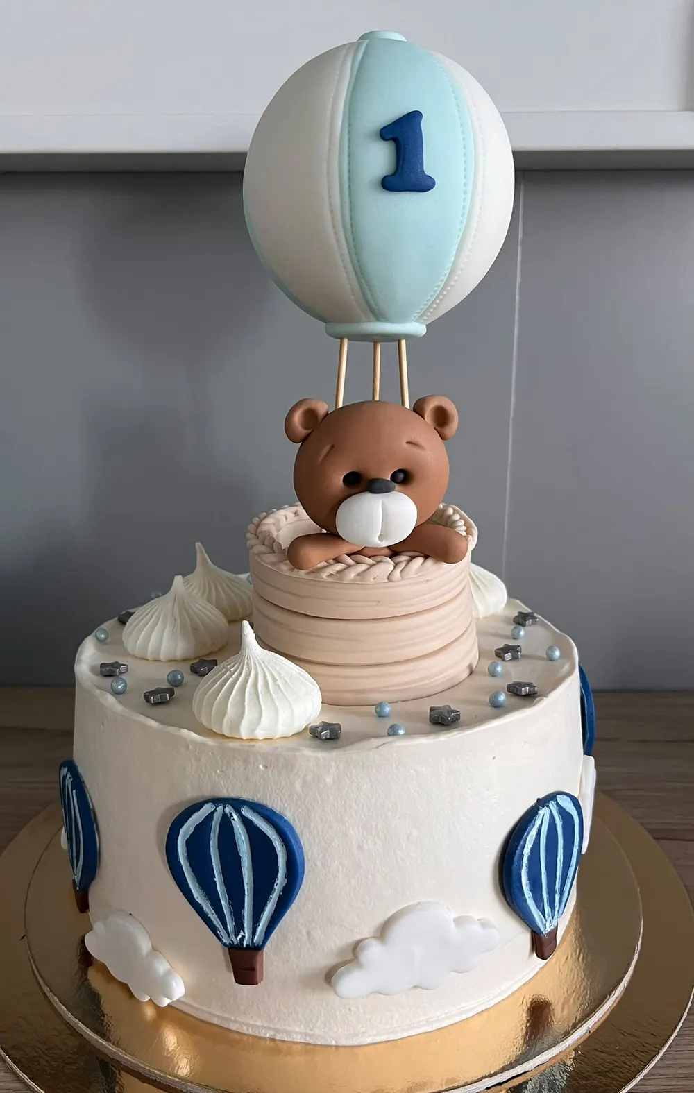 A cake made to order by JuliCake