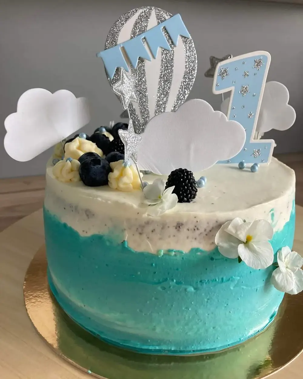 A cake made to order by JuliCake