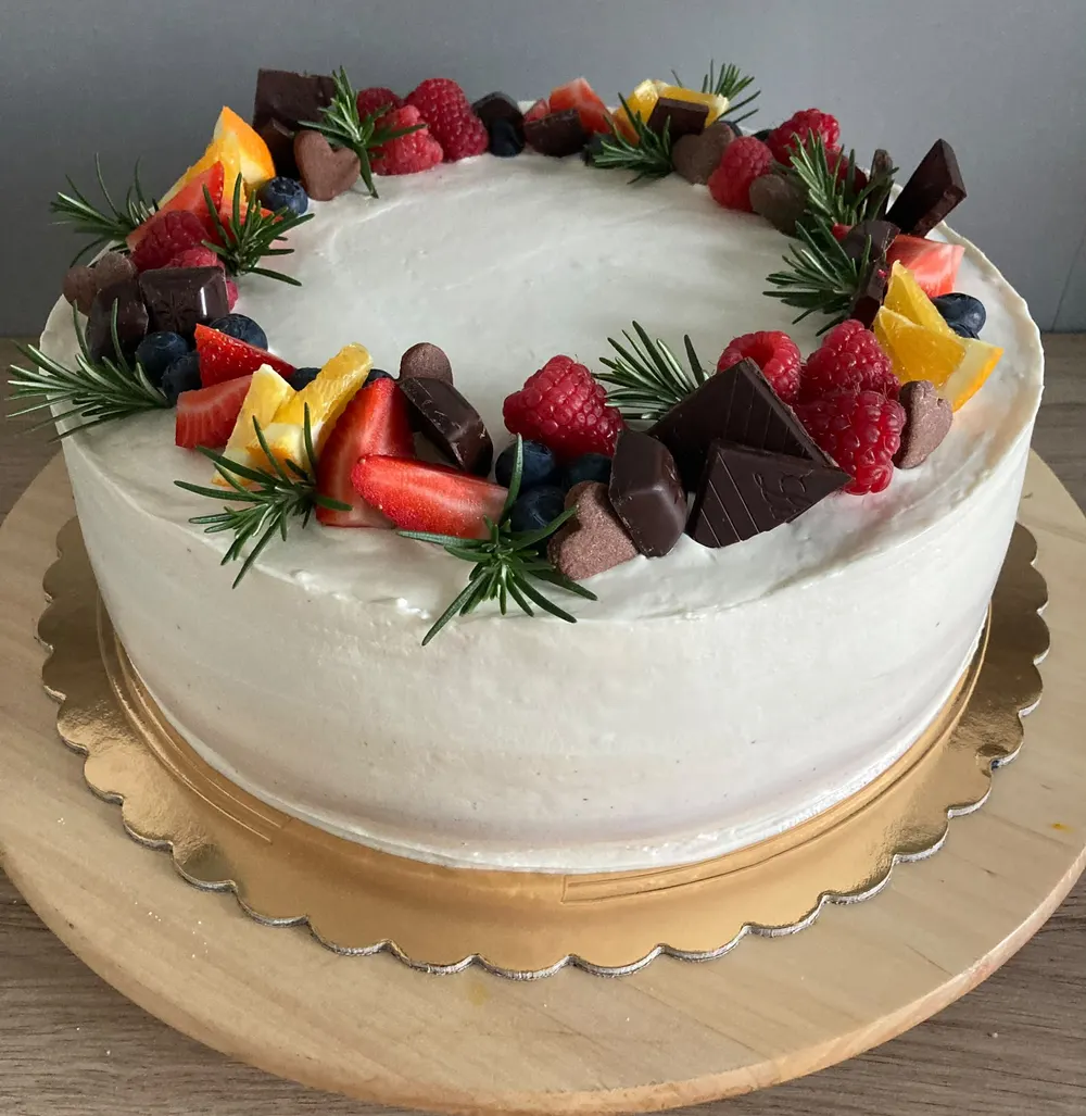 A cake made to order by JuliCake