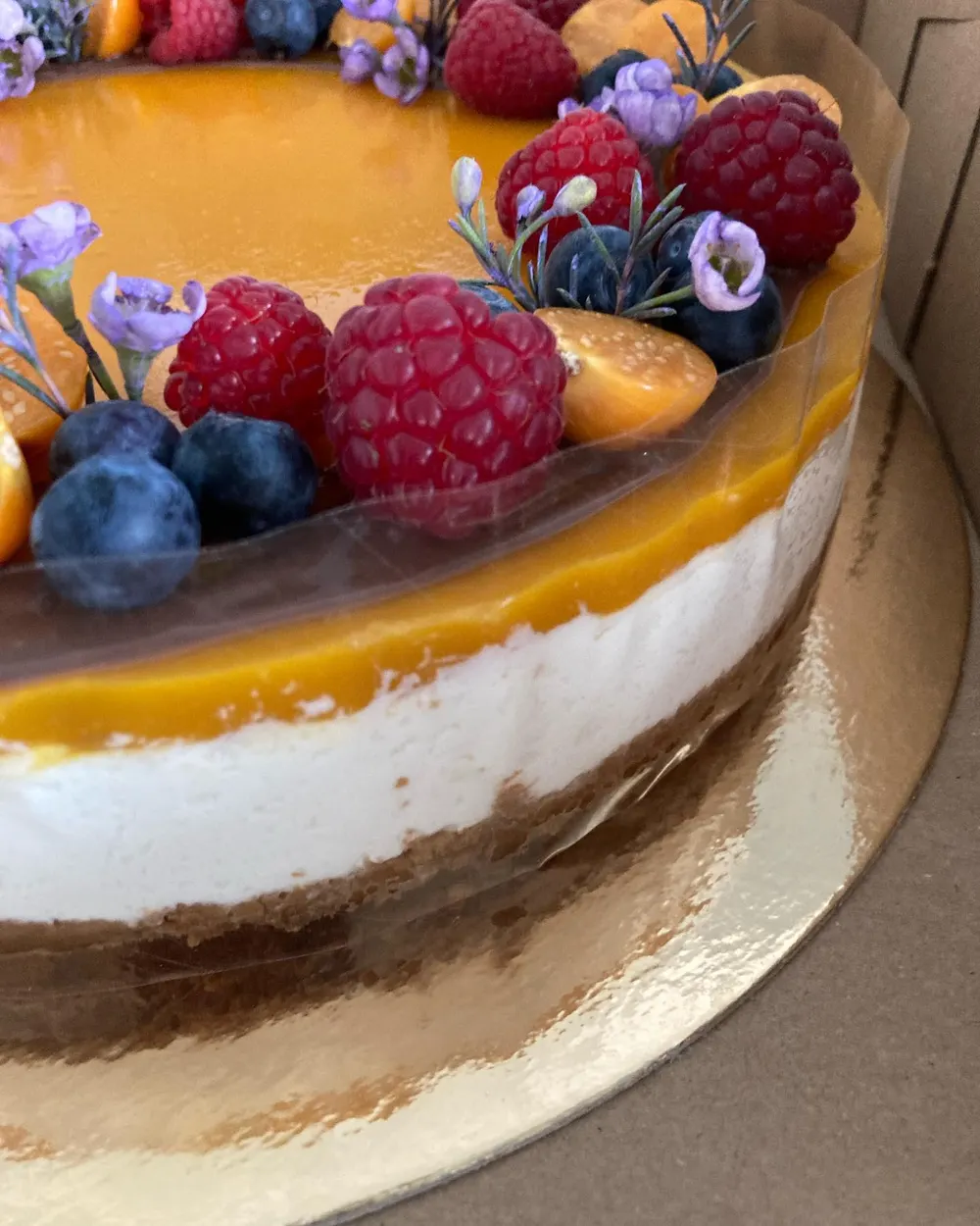 A cake made to order by JuliCake
