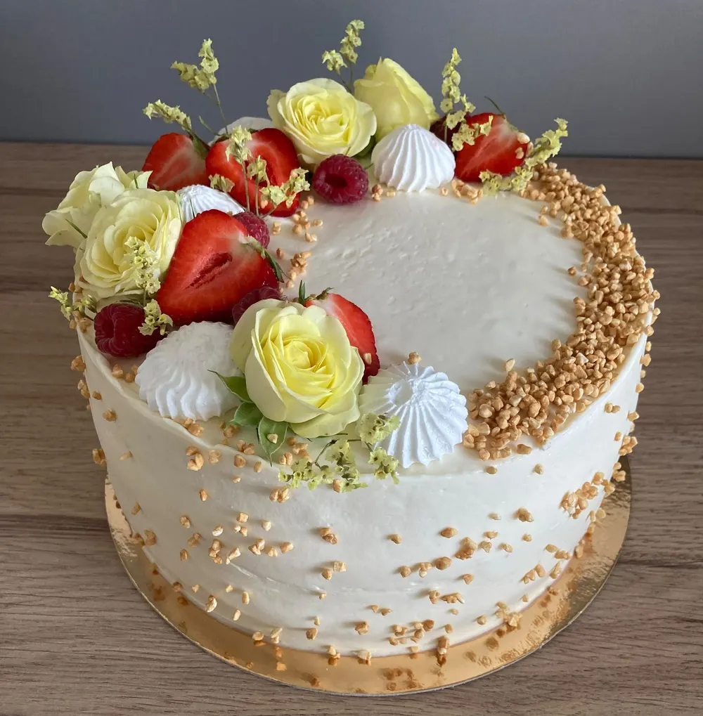 A cake made to order by JuliCake