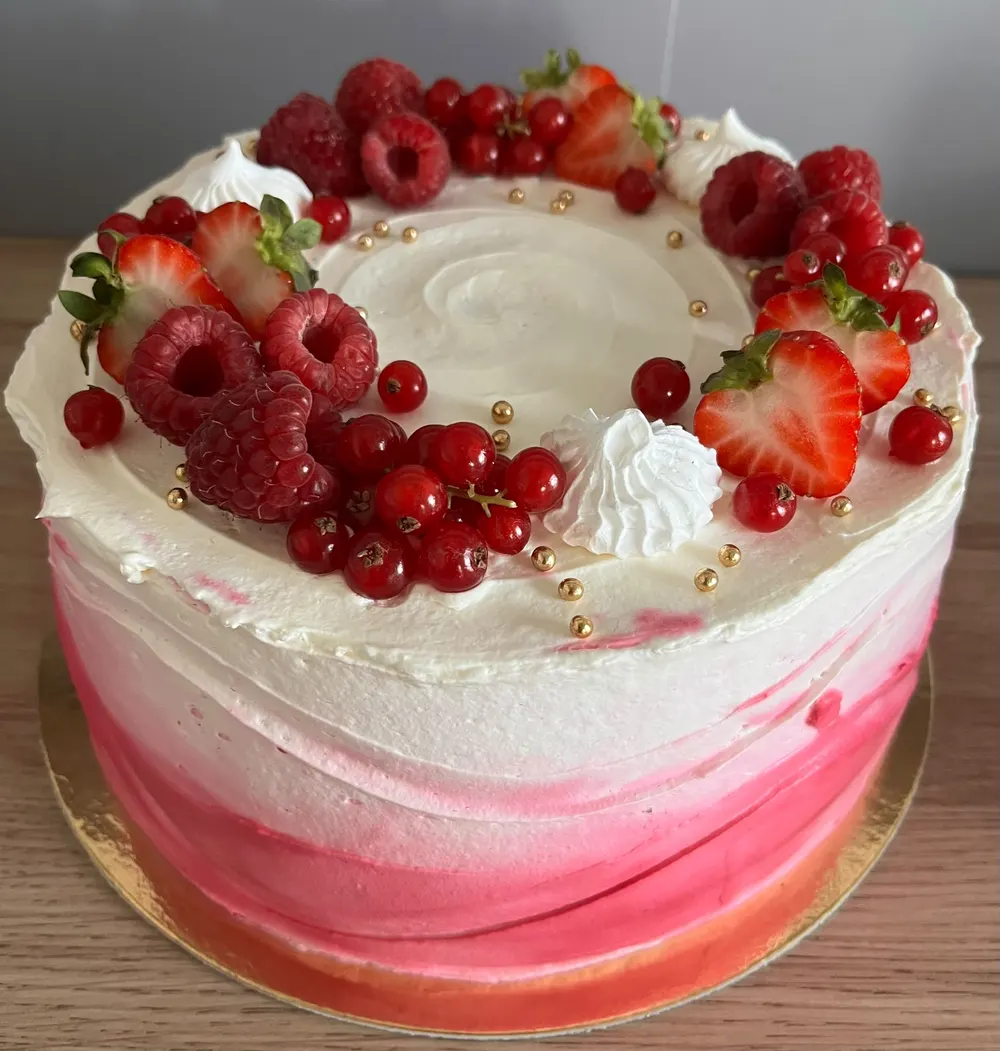A cake made to order by JuliCake