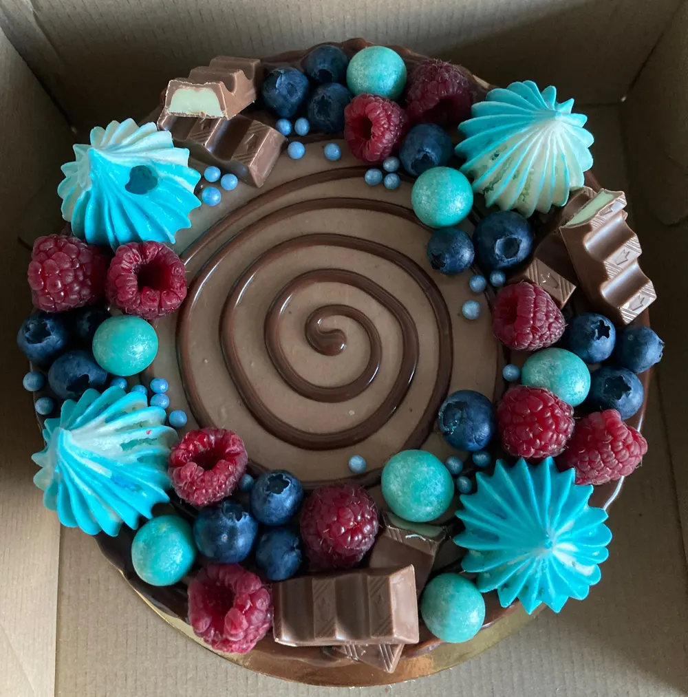 A cake made to order by JuliCake