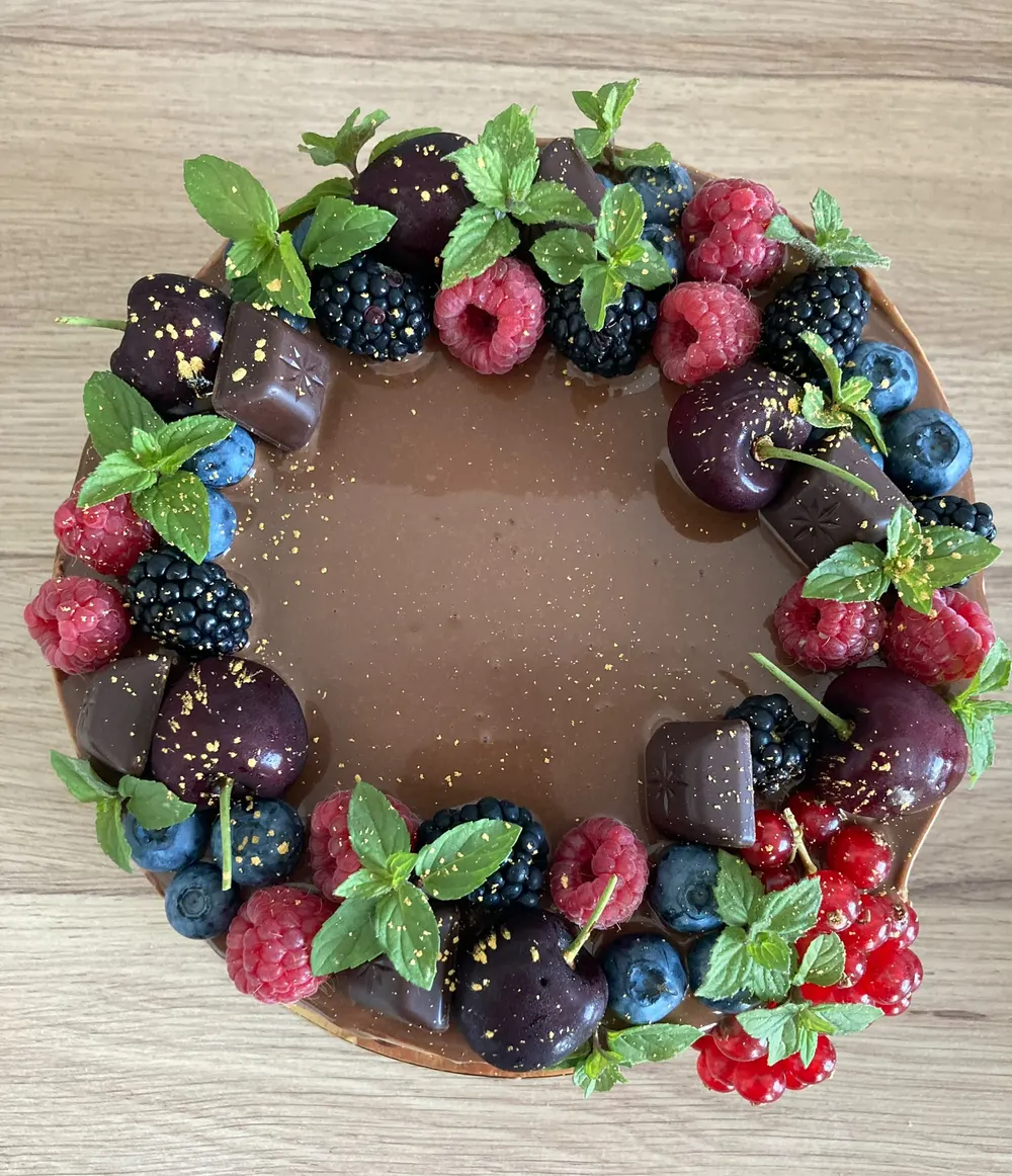 A cake made to order by JuliCake