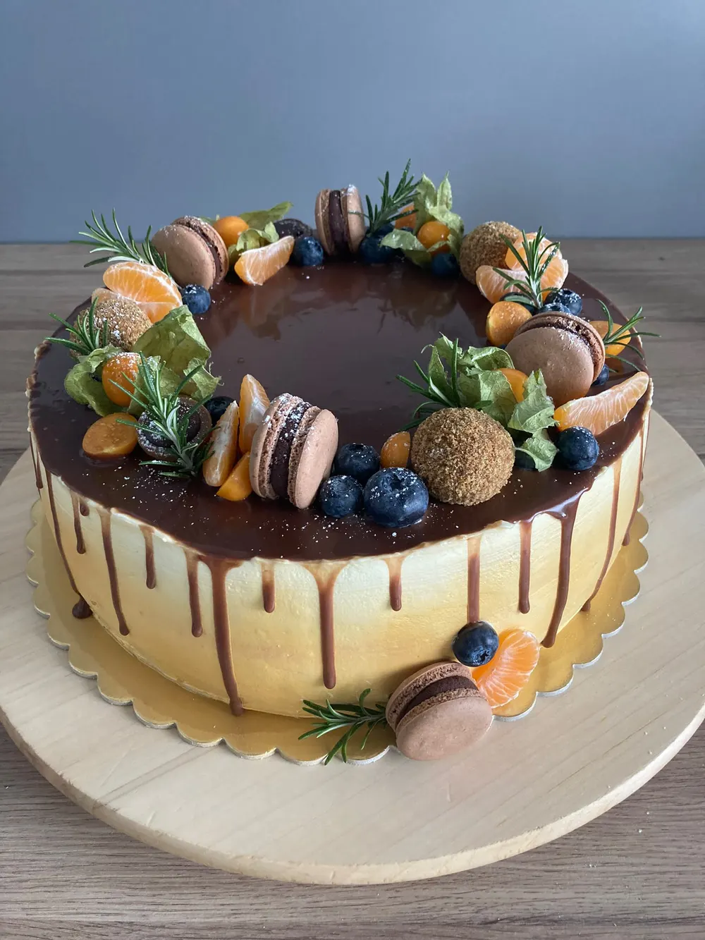 A cake made to order by JuliCake