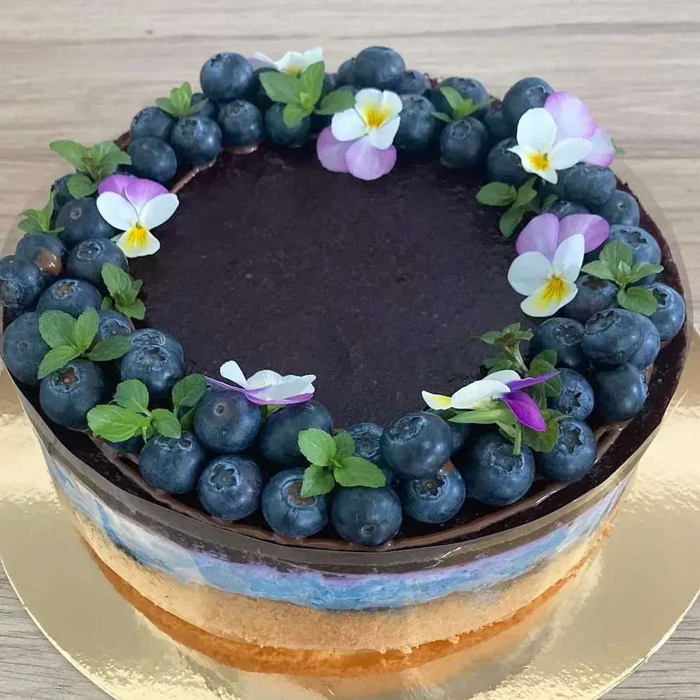 A cake made to order by JuliCake