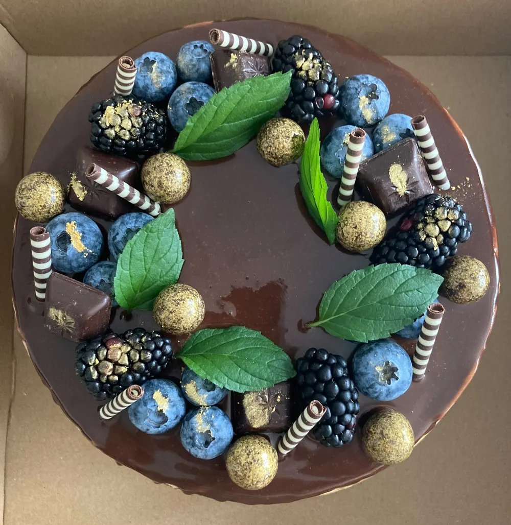 A cake made to order by JuliCake