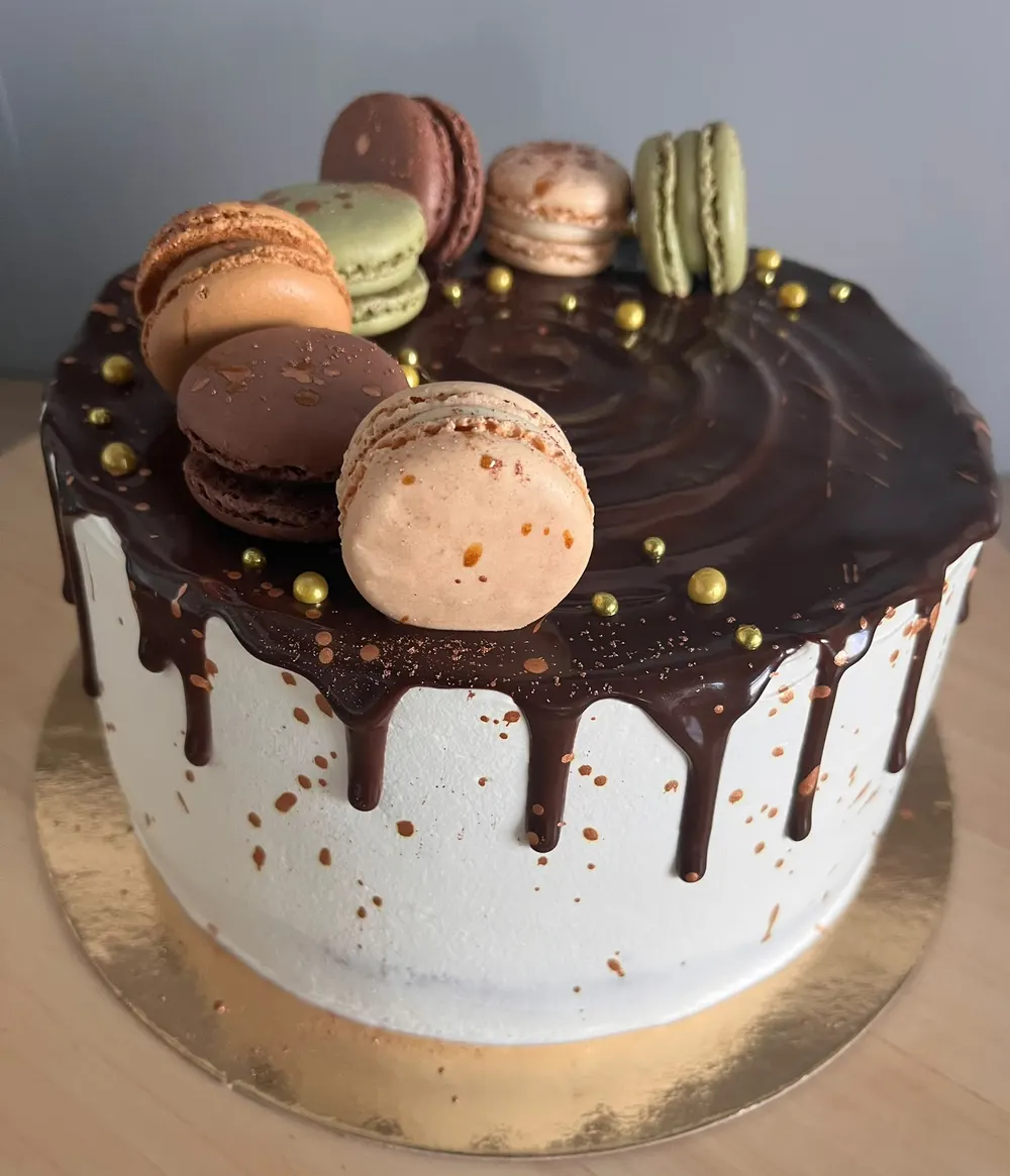 A cake made to order by JuliCake