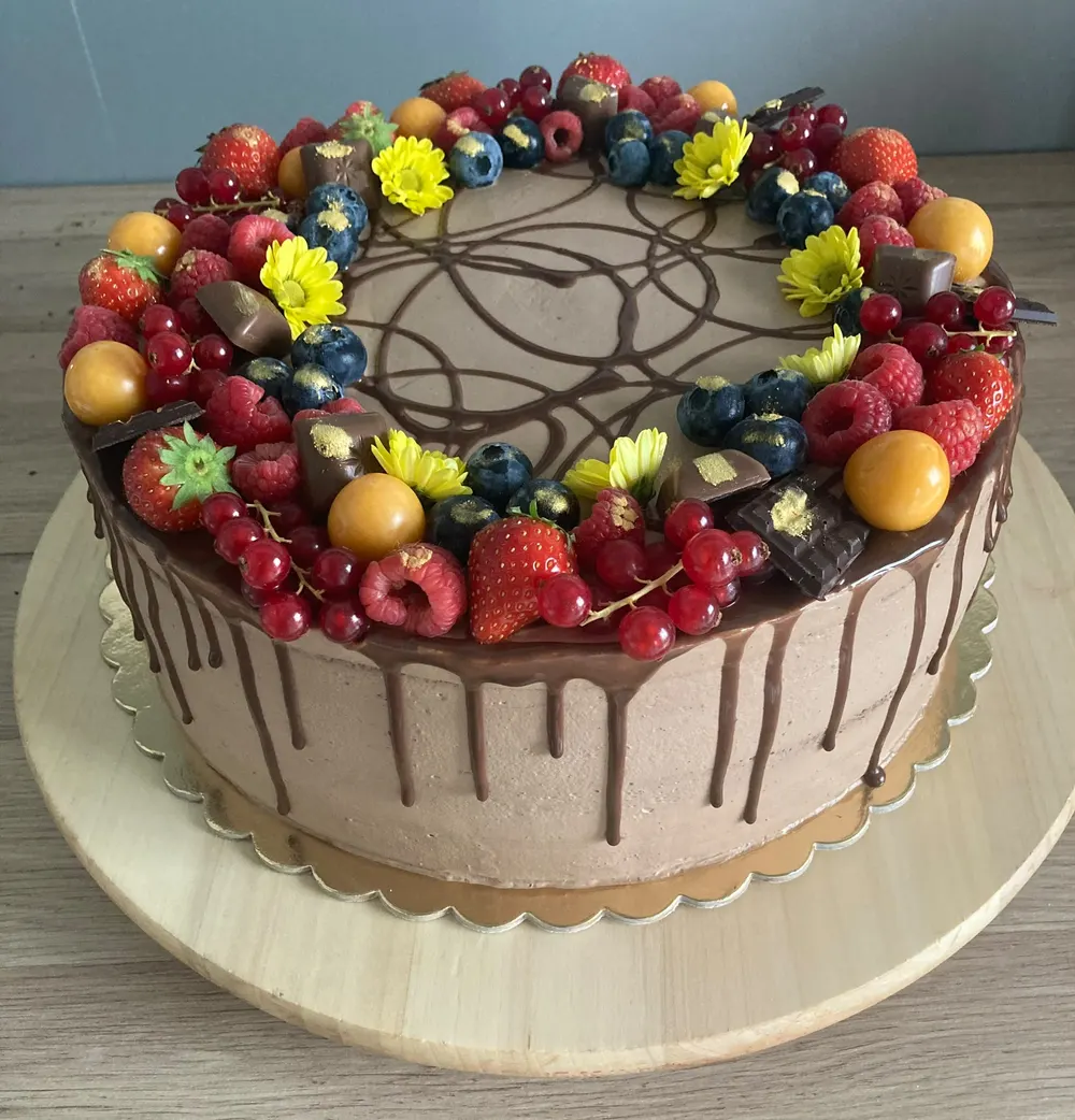 A cake made to order by JuliCake
