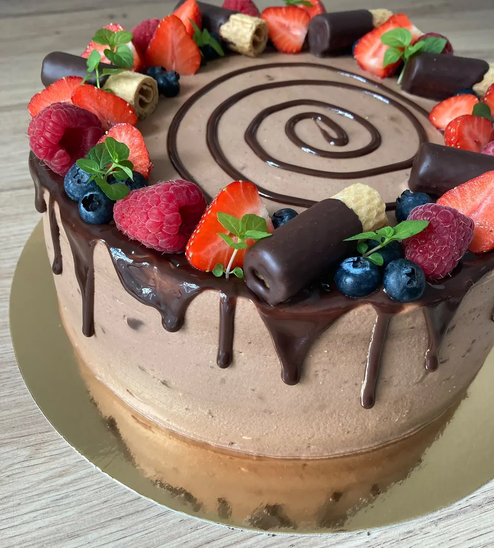 A cake made to order by JuliCake