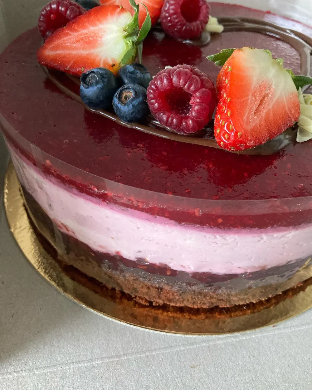 A cake made to order by JuliCake