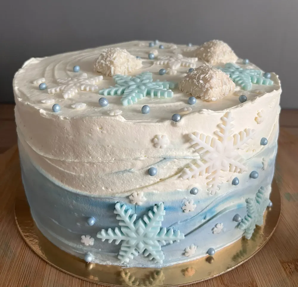 A cake made to order by JuliCake