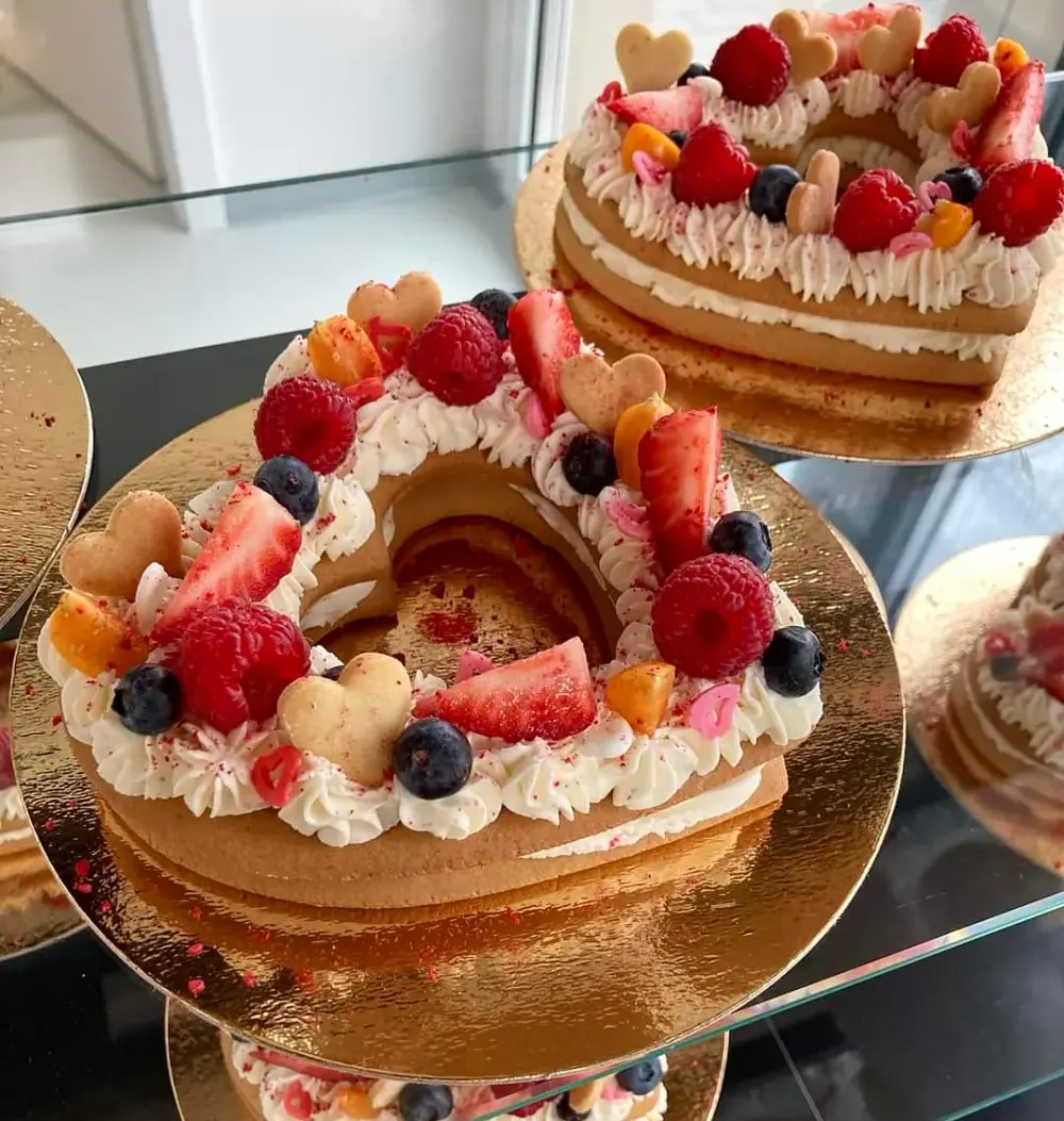 A cake made to order by JuliCake