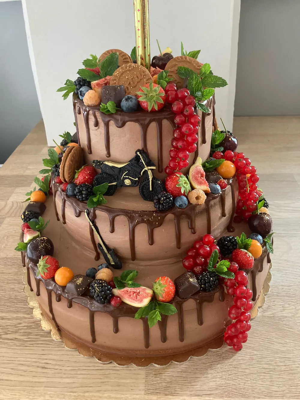 A cake made to order by JuliCake