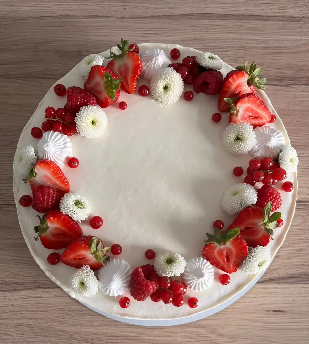 A cake made to order by JuliCake