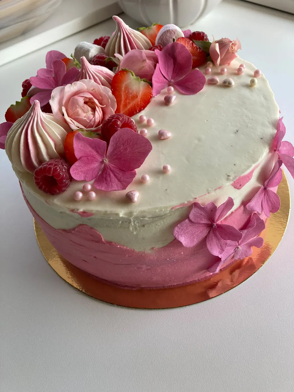A cake made to order by JuliCake