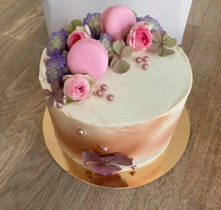 A cake made to order by JuliCake