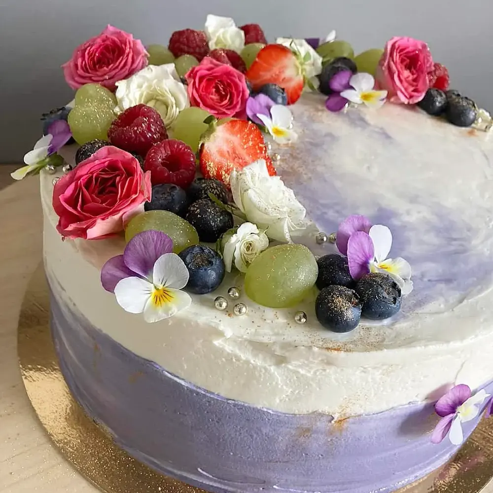 A cake made to order by JuliCake