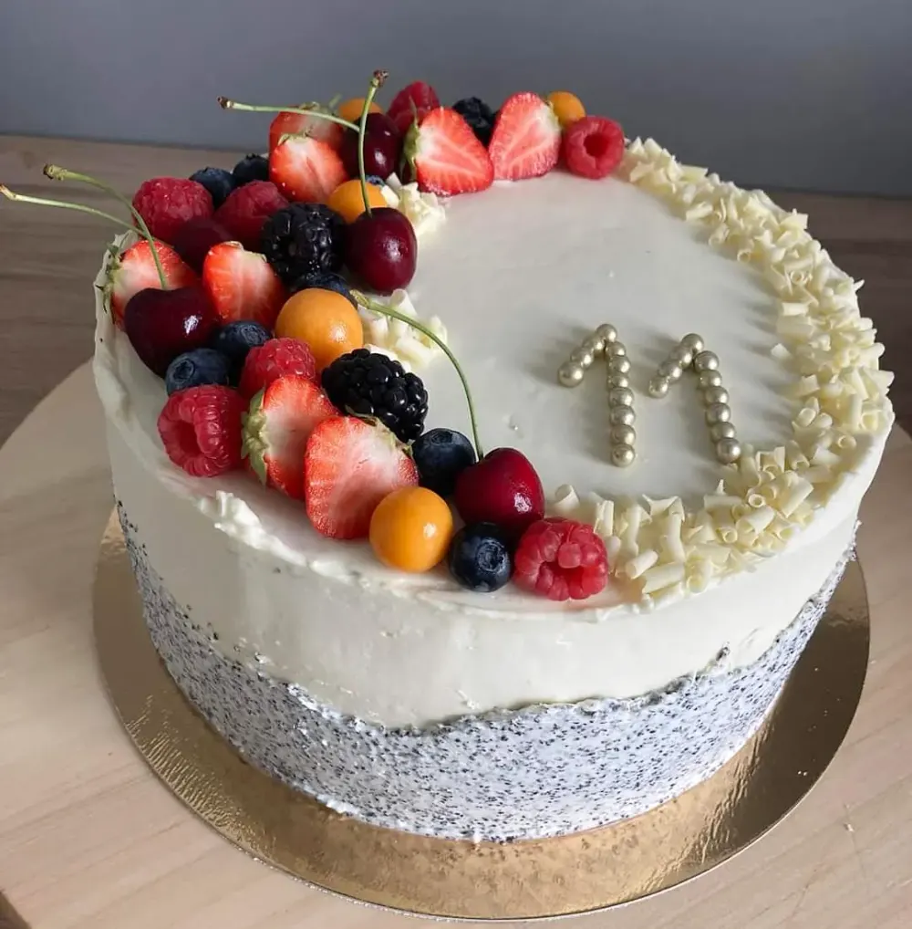 A cake made to order by JuliCake