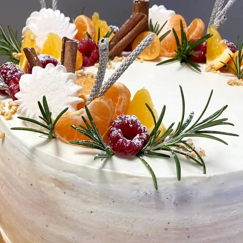 A cake made to order by JuliCake