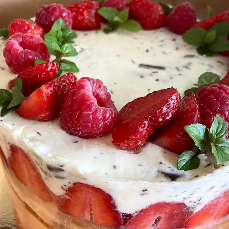 A cake made to order by JuliCake