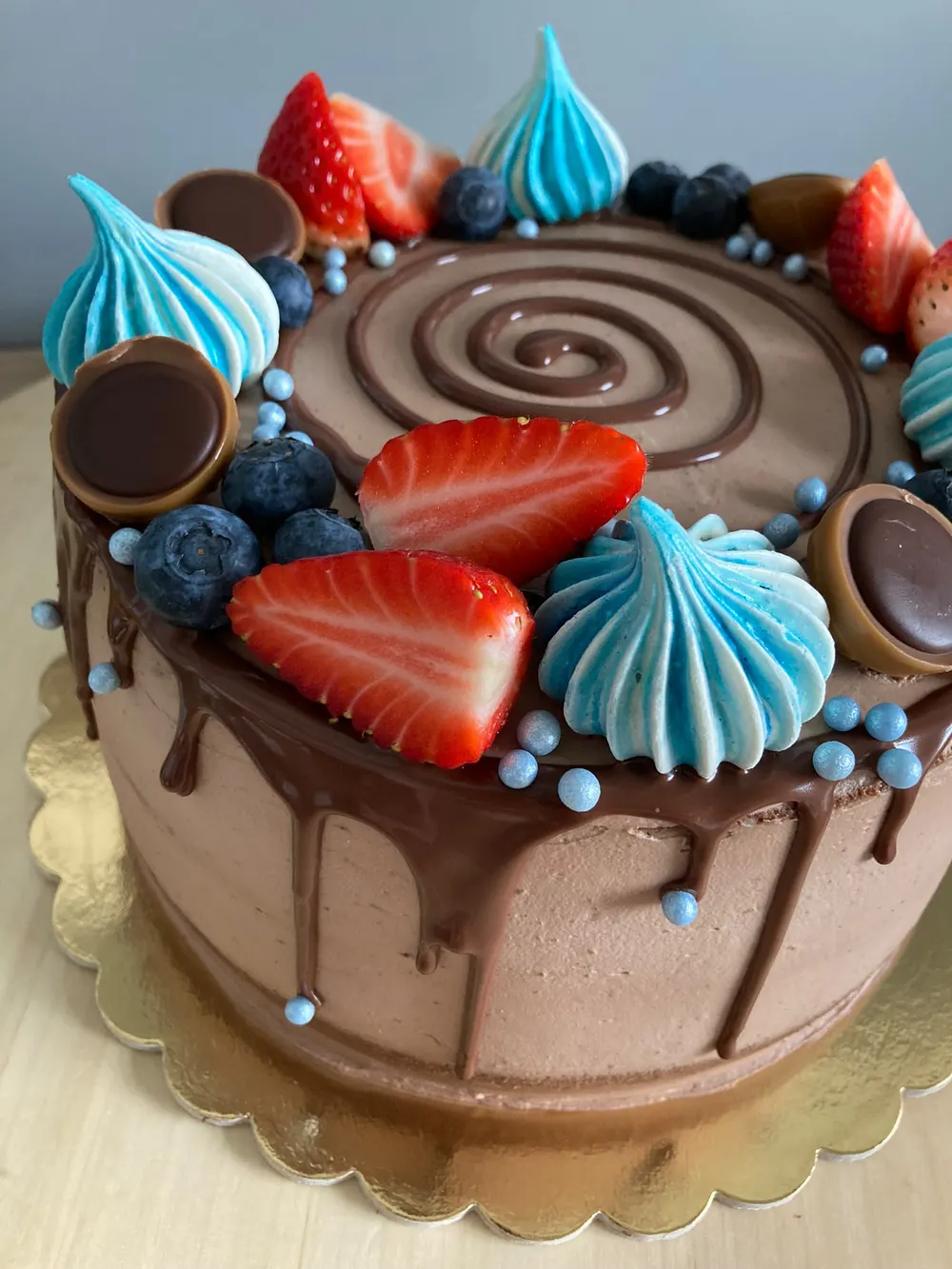 A cake made to order by JuliCake