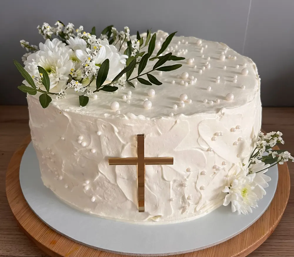 A cake made to order by JuliCake