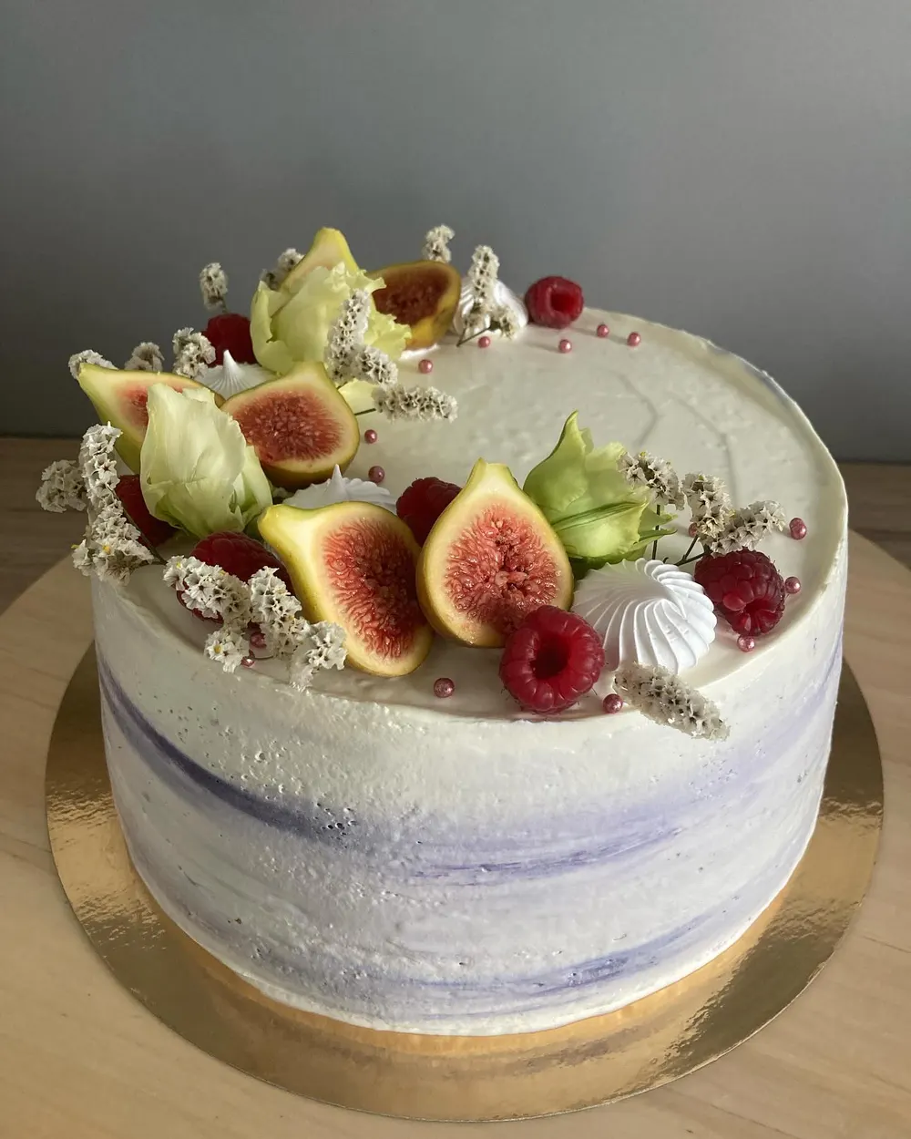 A cake made to order by JuliCake