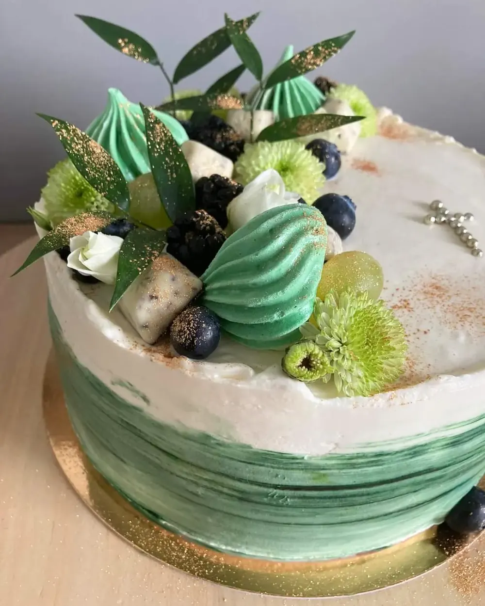 A cake made to order by JuliCake