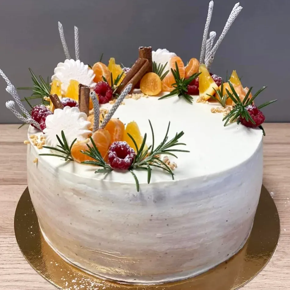 A cake made to order by JuliCake