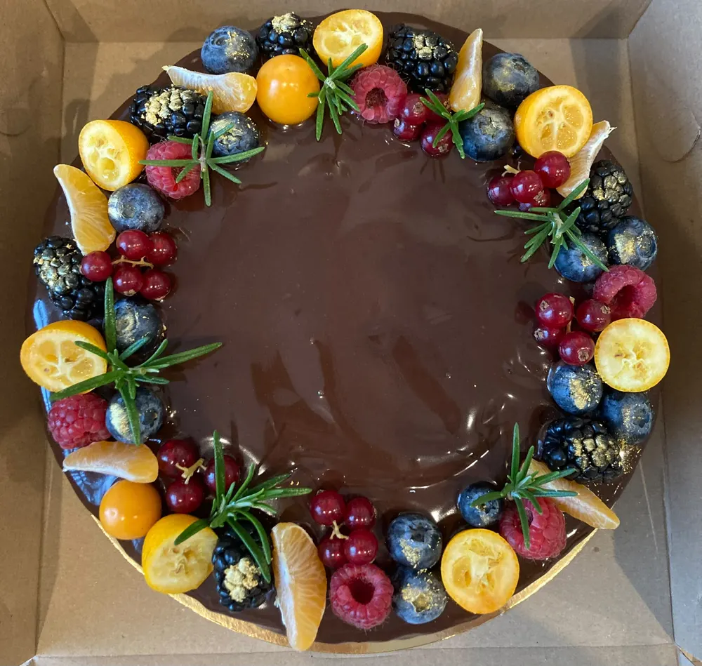 A cake made to order by JuliCake