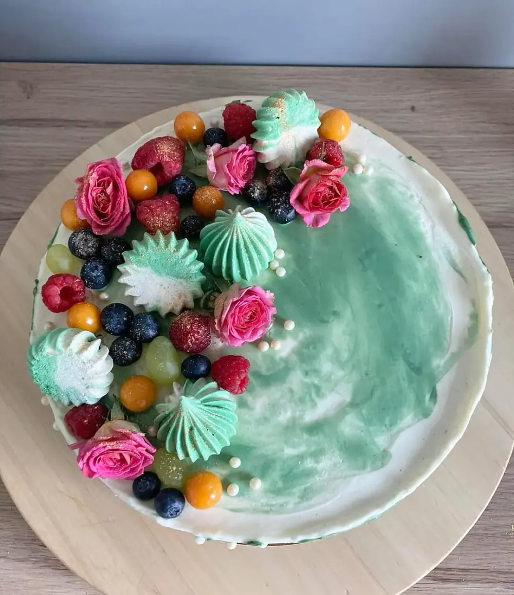 A cake made to order by JuliCake